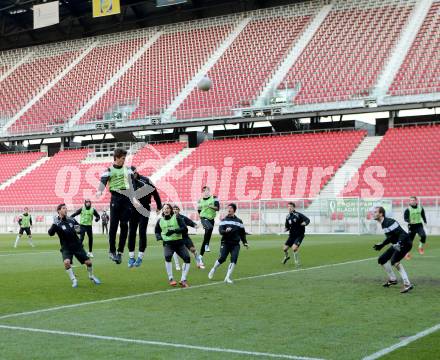 Fussball. Bundesliga. RZ Pellets WAC. Training im Woethersee Stadion Klagenfurt. Klagenfurt, 26.11.2012.
Foto: kuess
---
pressefotos, pressefotografie, kuess, qs, qspictures, sport, bild, bilder, bilddatenbank