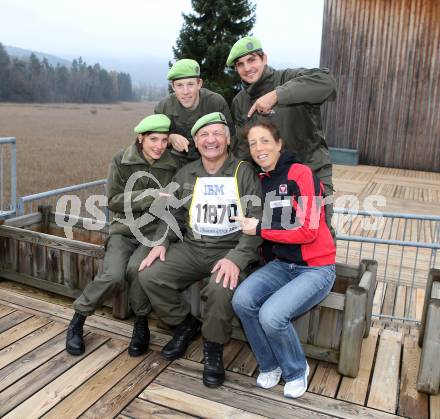 Verabschiedung Joe Tiger Pachler. Alexander Gehbauer, Niko Resch, Lisa Perterer, Joe Tiger Pachler, Michaela Taupe-Traer. Faaker See, 15.11.2012.
Foto: Kuess
---
pressefotos, pressefotografie, kuess, qs, qspictures, sport, bild, bilder, bilddatenbank