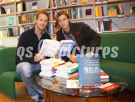 Eishockey KAC. Fussball VSV. Maximilian Isopp, Johannes Isopp. Klagenfurt, 9.10.2012.
Foto: Kuess
---
pressefotos, pressefotografie, kuess, qs, qspictures, sport, bild, bilder, bilddatenbank