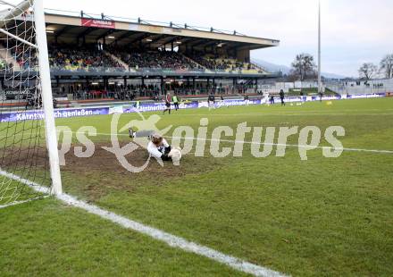 Fussball BUndesliga. RZ Pellets WAC gegen FC Wacker Innsbruck. Osttribuene der Lavanttal-Arena. Wolfsberg, am 1.12.2012.
Foto: Kuess
---
pressefotos, pressefotografie, kuess, qs, qspictures, sport, bild, bilder, bilddatenbank