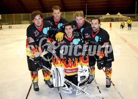 Eishockey. CHL. EC-SV Spittal. Tilli Thomas, Spittau Paul, Brandstaetter Dominik, Kudler Daniel; vorne: Zauchner Rene. Althofen, 1.12.2012.
Foto: Kuess
---
pressefotos, pressefotografie, kuess, qs, qspictures, sport, bild, bilder, bilddatenbank