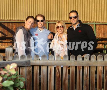 Eishockey. KAC. Scofield Tyler mit Annie, Chiodo Andy mit Melissa. Launsdorf, 8.10.2012.
Foto: Kuess
---
pressefotos, pressefotografie, kuess, qs, qspictures, sport, bild, bilder, bilddatenbank