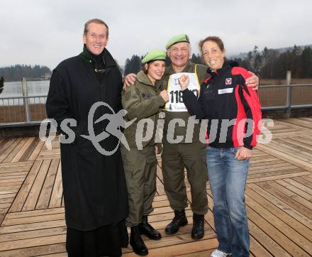 Verabschiedung Joe Tiger Pachler. Militaerdekan Emmanuel Longin, Lisa Perterer, Joe Tiger Pachler, Michaela Taupe-Traer. Faaker See, 15.11.2012.
Foto: Kuess
---
pressefotos, pressefotografie, kuess, qs, qspictures, sport, bild, bilder, bilddatenbank