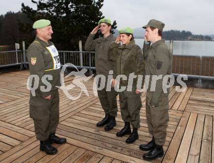 Verabschiedung Joe Tiger Pachler. Joe Tiger Pachler, Florian Berg, Lisa Perterer, Patrick Ofner. Faaker See, 15.11.2012.
Foto: Kuess
---
pressefotos, pressefotografie, kuess, qs, qspictures, sport, bild, bilder, bilddatenbank