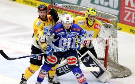 EBEL. Eishockey Bundesliga. EC VSV gegen UPC Vienna Capitals. Mario Altmann,(VSV),  Sven Klimbacher, Matthew Zaba  (Vienna). Villach, am 7.12.2012.
Foto: Kuess 


---
pressefotos, pressefotografie, kuess, qs, qspictures, sport, bild, bilder, bilddatenbank