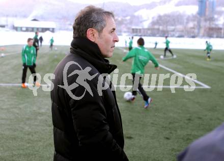 Fussball. Training U14 Voelkermarkt mit Teamchef Marcel Koller. Marcel Koller. Voelkermarkt, am 6.12.2012.
Foto: Kuess
---
pressefotos, pressefotografie, kuess, qs, qspictures, sport, bild, bilder, bilddatenbank