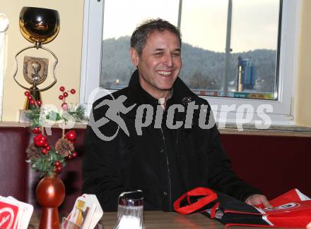 Fussball. Training U14 Voelkermarkt mit Teamchef Marcel Koller. Marcel Koller. Voelkermarkt, am 6.12.2012.
Foto: Kuess
---
pressefotos, pressefotografie, kuess, qs, qspictures, sport, bild, bilder, bilddatenbank