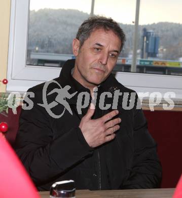 Fussball. Training U14 Voelkermarkt mit Teamchef Marcel Koller. Marcel Koller. Voelkermarkt, am 6.12.2012.
Foto: Kuess
---
pressefotos, pressefotografie, kuess, qs, qspictures, sport, bild, bilder, bilddatenbank