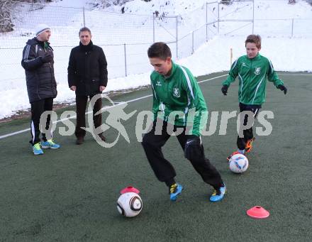 Fussball. Training U14 Voelkermarkt mit Teamchef Marcel Koller. Marcel Koller. Voelkermarkt, am 6.12.2012.
Foto: Kuess
---
pressefotos, pressefotografie, kuess, qs, qspictures, sport, bild, bilder, bilddatenbank