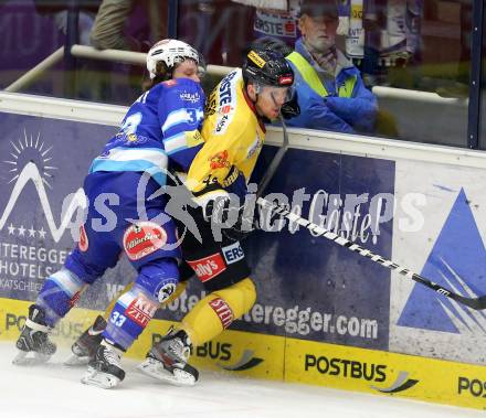 EBEL. Eishockey Bundesliga. EC VSV gegen UPC Vienna Capitals. Andreas Wiedergut, (VSV), Jamie Fraser (Vienna). Villach, am 7.12.2012.
Foto: Kuess 


---
pressefotos, pressefotografie, kuess, qs, qspictures, sport, bild, bilder, bilddatenbank