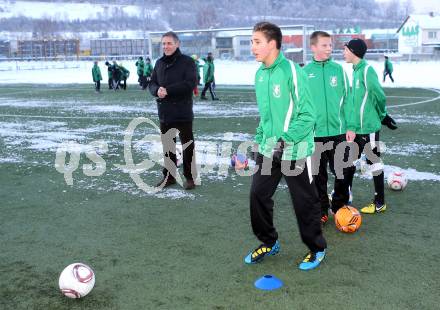 Fussball. Training U14 Voelkermarkt mit Teamchef Marcel Koller. . Voelkermarkt, am 6.12.2012.
Foto: Kuess
---
pressefotos, pressefotografie, kuess, qs, qspictures, sport, bild, bilder, bilddatenbank