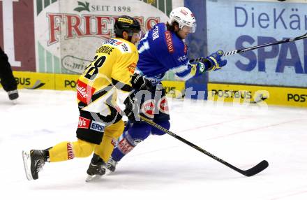 EBEL. Eishockey Bundesliga. EC VSV gegen UPC Vienna Capitals. Benjamin Petrik,  (VSV), Dan Bjornlie (Vienna). Villach, am 7.12.2012.
Foto: Kuess 


---
pressefotos, pressefotografie, kuess, qs, qspictures, sport, bild, bilder, bilddatenbank