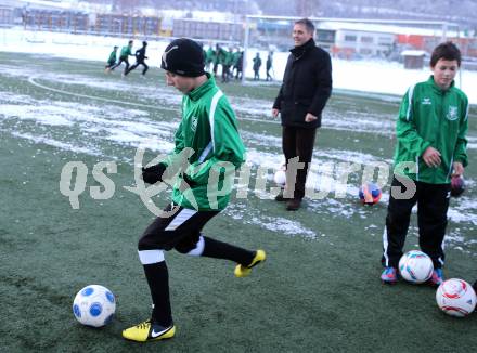 Fussball. Training U14 Voelkermarkt mit Teamchef Marcel Koller. . Voelkermarkt, am 6.12.2012.
Foto: Kuess
---
pressefotos, pressefotografie, kuess, qs, qspictures, sport, bild, bilder, bilddatenbank