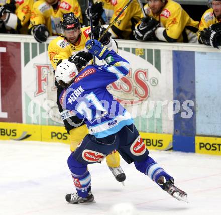 EBEL. Eishockey Bundesliga. EC VSV gegen UPC Vienna Capitals. Benjamin Petrik, (VSV),  Zdenek Blatny (Vienna). Villach, am 7.12.2012.
Foto: Kuess 


---
pressefotos, pressefotografie, kuess, qs, qspictures, sport, bild, bilder, bilddatenbank