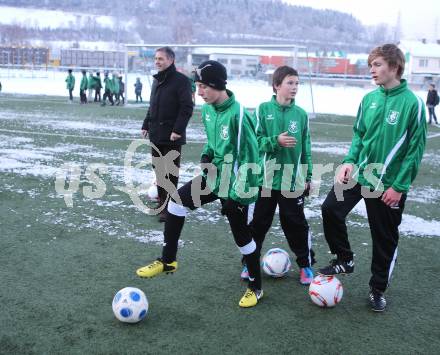 Fussball. Training U14 Voelkermarkt mit Teamchef Marcel Koller. . Voelkermarkt, am 6.12.2012.
Foto: Kuess
---
pressefotos, pressefotografie, kuess, qs, qspictures, sport, bild, bilder, bilddatenbank