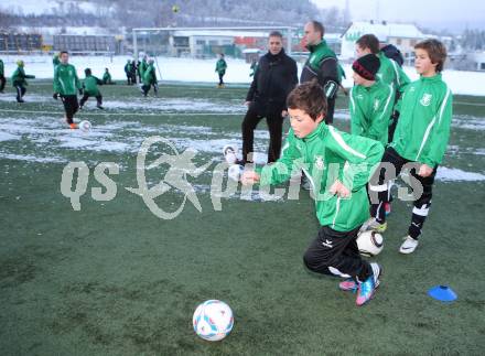 Fussball. Training U14 Voelkermarkt mit Teamchef Marcel Koller. . Voelkermarkt, am 6.12.2012.
Foto: Kuess
---
pressefotos, pressefotografie, kuess, qs, qspictures, sport, bild, bilder, bilddatenbank