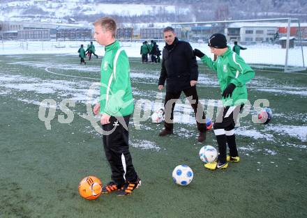 Fussball. Training U14 Voelkermarkt mit Teamchef Marcel Koller. . Voelkermarkt, am 6.12.2012.
Foto: Kuess
---
pressefotos, pressefotografie, kuess, qs, qspictures, sport, bild, bilder, bilddatenbank