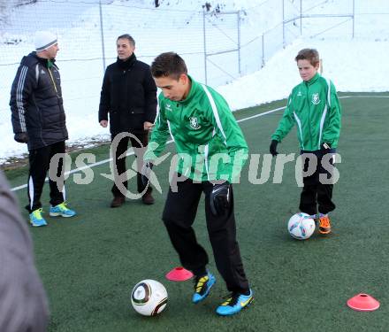 Fussball. Training U14 Voelkermarkt mit Teamchef Marcel Koller. . Voelkermarkt, am 6.12.2012.
Foto: Kuess
---
pressefotos, pressefotografie, kuess, qs, qspictures, sport, bild, bilder, bilddatenbank