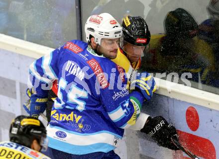 EBEL. Eishockey Bundesliga. EC VSV gegen UPC Vienna Capitals. Scott Hotham, (VSV), Markus Schlacher  (Vienna). Villach, am 7.12.2012.
Foto: Kuess 


---
pressefotos, pressefotografie, kuess, qs, qspictures, sport, bild, bilder, bilddatenbank