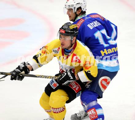 EBEL. Eishockey Bundesliga. EC VSV gegen UPC Vienna Capitals. Stefan Bacher,  (VSV), Rafael Rotter (Vienna). Villach, am 7.12.2012.
Foto: Kuess 


---
pressefotos, pressefotografie, kuess, qs, qspictures, sport, bild, bilder, bilddatenbank