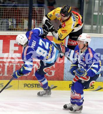 EBEL. Eishockey Bundesliga. EC VSV gegen UPC Vienna Capitals. Antti Pusa, (VSV), Michael Schiechl  (Vienna). Villach, am 7.12.2012.
Foto: Kuess 


---
pressefotos, pressefotografie, kuess, qs, qspictures, sport, bild, bilder, bilddatenbank