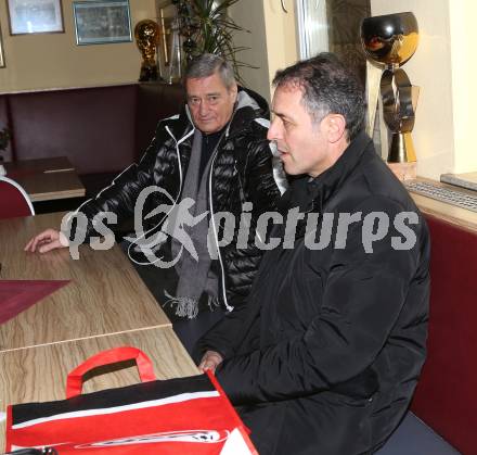 Fussball. Training U14 Voelkermarkt mit Teamchef Marcel Koller. Marcel Koller, Werner Lippitz. Voelkermarkt, am 6.12.2012.
Foto: Kuess
---
pressefotos, pressefotografie, kuess, qs, qspictures, sport, bild, bilder, bilddatenbank