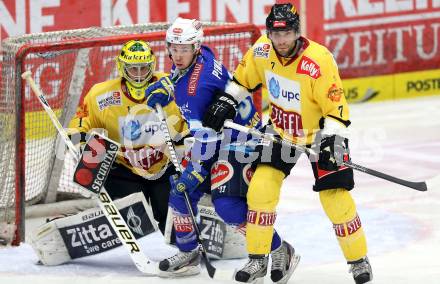 EBEL. Eishockey Bundesliga. EC VSV gegen UPC Vienna Capitals. Marco Pewal, (VSV), Matthew Zaba, Adrian Veideman (Vienna). Villach, am 7.12.2012.
Foto: Kuess 


---
pressefotos, pressefotografie, kuess, qs, qspictures, sport, bild, bilder, bilddatenbank