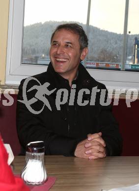 Fussball. Training U14 Voelkermarkt mit Teamchef Marcel Koller. Marcel Koller. Voelkermarkt, am 6.12.2012.
Foto: Kuess
---
pressefotos, pressefotografie, kuess, qs, qspictures, sport, bild, bilder, bilddatenbank