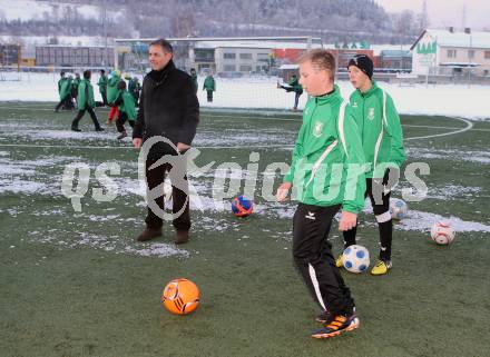 Fussball. Training U14 Voelkermarkt mit Teamchef Marcel Koller. . Voelkermarkt, am 6.12.2012.
Foto: Kuess
---
pressefotos, pressefotografie, kuess, qs, qspictures, sport, bild, bilder, bilddatenbank