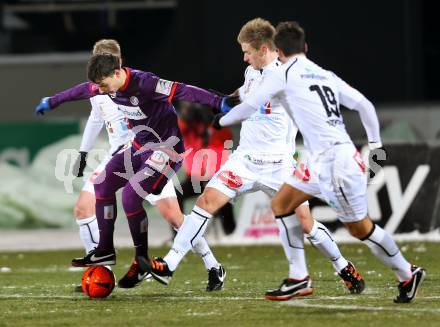 Fussball. Bundesliga. RZ Pellets WAC gegen FK Austria Wien. Michael Sollbauer, Roland Putsche, (WAC), Philipp Hosiner  (Wien). Wolfsberg, 8.12.2012.
Foto: Kuess

---
pressefotos, pressefotografie, kuess, qs, qspictures, sport, bild, bilder, bilddatenbank