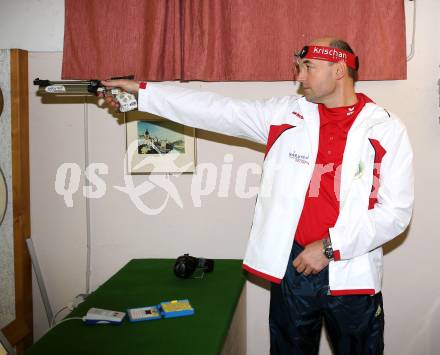 Schiesssport. Eroeffnung Schiessanlage des Schuetzenvereines St. Veit an der Glan. Erwin Rebernig. St. Veit, am 8.12.2012.
Foto: Kuess
---
pressefotos, pressefotografie, kuess, qs, qspictures, sport, bild, bilder, bilddatenbank