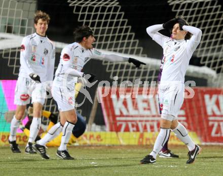 Fussball. Bundesliga. RZ Pellets WAC gegen FK Austria Wien. Christian Falk, David De Paula, Dario Baldauf (WAC). Wolfsberg, 8.12.2012.
Foto: Kuess

---
pressefotos, pressefotografie, kuess, qs, qspictures, sport, bild, bilder, bilddatenbank