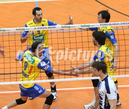 Volleyball. CEV-Cup. SK Posojilnica Aich/Dob gegen Andreoli Latina. Jubel  (Aich/Dob). Bleiburg, 12.12.2012.
Foto: Kuess

---
pressefotos, pressefotografie, kuess, qs, qspictures, sport, bild, bilder, bilddatenbank