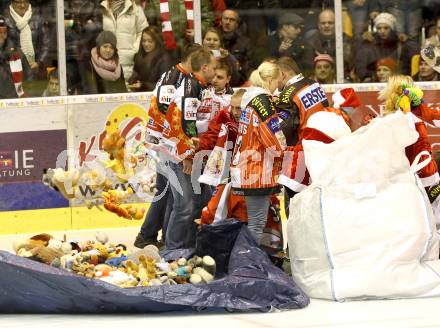 EBEL. Eishockey Bundesliga. EC KAC gegen VSV. Teddybaertoss  (KAC). Klagenfurt, am 16.12.2012.
Foto: Kuess 


---
pressefotos, pressefotografie, kuess, qs, qspictures, sport, bild, bilder, bilddatenbank