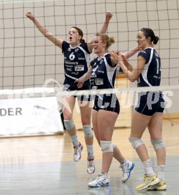 Volleyball. Frauen. Bundesliga. ATSC Wildcats gegen UVC Graz. Jubel Kelly Williamson, Sabrina Mueller, Anna Cmaylo (Wildcats). Klagenfurt, 15.12.2012.
Foto: Kuess
---
pressefotos, pressefotografie, kuess, qs, qspictures, sport, bild, bilder, bilddatenbank