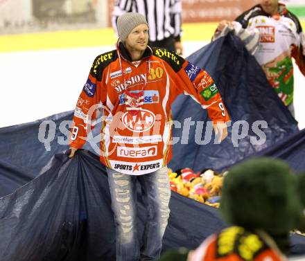 EBEL. Eishockey Bundesliga. EC KAC gegen VSV.  Teddybaertoss. Klagenfurt, am 16.12.2012.
Foto: Kuess 


---
pressefotos, pressefotografie, kuess, qs, qspictures, sport, bild, bilder, bilddatenbank