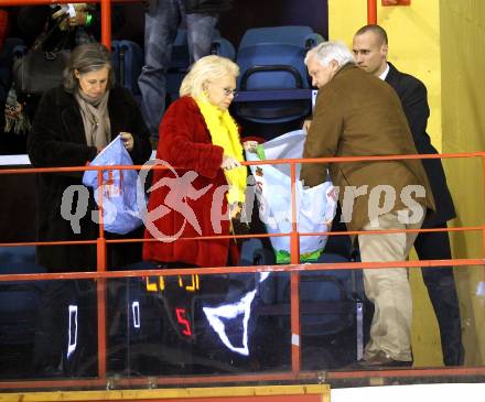 EBEL. Eishockey Bundesliga. EC KAC gegen VSV.  Heidi Horten, Hellmuth Reichel. Klagenfurt, am 16.12.2012.
Foto: Kuess 


---
pressefotos, pressefotografie, kuess, qs, qspictures, sport, bild, bilder, bilddatenbank