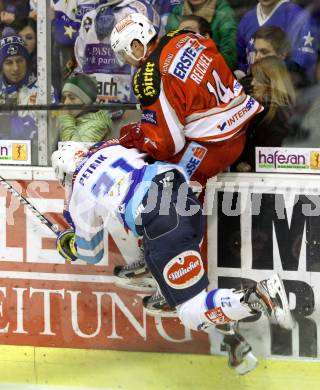 EBEL. Eishockey Bundesliga. EC KAC gegen VSV.  Johannes Reichel, (KAC),  Benjamin Petrik  (VSV). Klagenfurt, am 16.12.2012.
Foto: Kuess 


---
pressefotos, pressefotografie, kuess, qs, qspictures, sport, bild, bilder, bilddatenbank