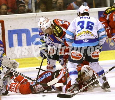 EBEL. Eishockey Bundesliga. EC KAC gegen VSV.  John Lammers, (KAC),  Gerhard Unterluggauer  (VSV). Klagenfurt, am 16.12.2012.
Foto: Kuess 


---
pressefotos, pressefotografie, kuess, qs, qspictures, sport, bild, bilder, bilddatenbank