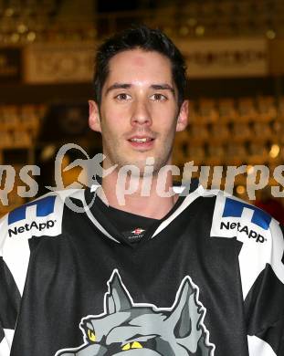 Eishockey. CHL. Tarco Woelfe. Portrait.  Hannes Pinter. Klagenfurt, 17.12.2012.
Foto: Kuess 
---
pressefotos, pressefotografie, kuess, qs, qspictures, sport, bild, bilder, bilddatenbank