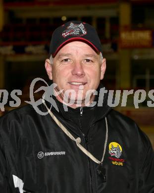 Eishockey. CHL. Tarco Woelfe. Portrait.  Trainer Johann Sulzer. Klagenfurt, 17.12.2012.
Foto: Kuess 
---
pressefotos, pressefotografie, kuess, qs, qspictures, sport, bild, bilder, bilddatenbank