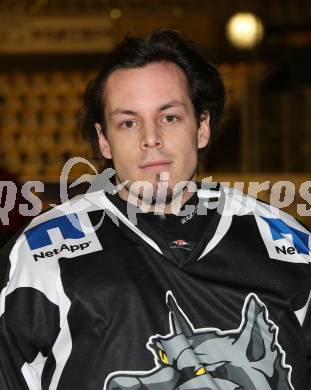 Eishockey. CHL. Tarco Woelfe. Portrait. Manuel Pernutsch. Klagenfurt, 17.12.2012.
Foto: Kuess 
---
pressefotos, pressefotografie, kuess, qs, qspictures, sport, bild, bilder, bilddatenbank