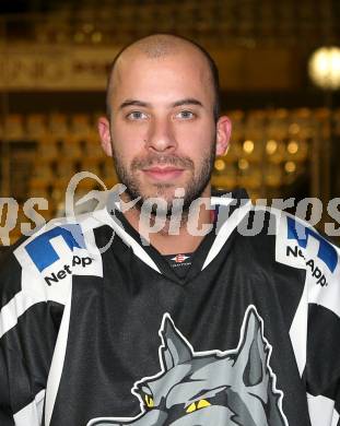 Eishockey. CHL. Tarco Woelfe. Portrait. Manuel Ferrara. Klagenfurt, 17.12.2012.
Foto: Kuess 
---
pressefotos, pressefotografie, kuess, qs, qspictures, sport, bild, bilder, bilddatenbank