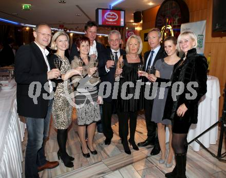 Sportgala. Ehrung Sportler des Jahres. Alfred Fredi und Doris Grojer, Christianen Gratzer, Fritz Koch, Sepp Gratzer, Christa und Walter Hofer, Barbara (Freundin von Martin Koch), Ingrid Koch  . Velden, 19.12.2012.
Foto: Kuess 
---
pressefotos, pressefotografie, kuess, qs, qspictures, sport, bild, bilder, bilddatenbank