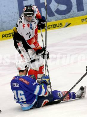 EBEL. Eishockey Bundesliga. EC VSV gegen HC TWK Innsbruck "Die Haie".  Marco Pewal,  (VSV), Jonathan Insana, (Innsbruck). Villach, am 21.12.2012.
Foto: Kuess 


---
pressefotos, pressefotografie, kuess, qs, qspictures, sport, bild, bilder, bilddatenbank