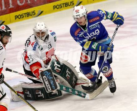 EBEL. Eishockey Bundesliga. EC VSV gegen HC TWK Innsbruck "Die Haie".  Derek Ryan, (VSV), Patrick Machreich  (Innsbruck). Villach, am 21.12.2012.
Foto: Kuess 


---
pressefotos, pressefotografie, kuess, qs, qspictures, sport, bild, bilder, bilddatenbank