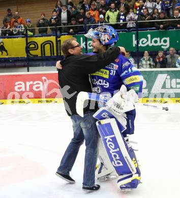 EBEL. Eishockey Bundesliga. EC VSV gegen HC TWK Innsbruck "Die Haie".  Trainer Hannu Jaervenpaeae, Thomas Hoeneckl, (VSV). Villach, am 21.12.2012.
Foto: Kuess 


---
pressefotos, pressefotografie, kuess, qs, qspictures, sport, bild, bilder, bilddatenbank