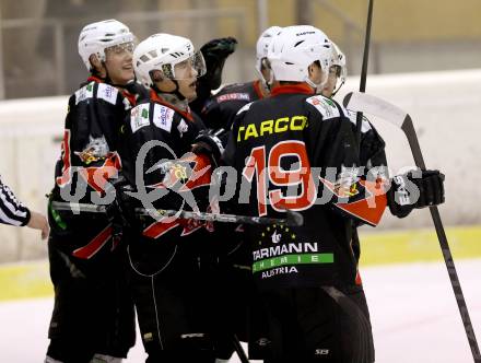 Eishockey CHL. Carinthian Hockey League. Tarco Woelfe gegen UEC Lienz. Torjubel Tarco. Klagenfurt, am 22.12.2012.
Foto: Kuess
---
pressefotos, pressefotografie, kuess, qs, qspictures, sport, bild, bilder, bilddatenbank