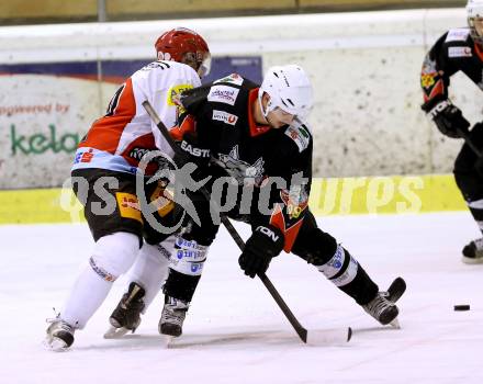 Eishockey CHL. Carinthian Hockey League. Tarco Woelfe gegen UEC Lienz. Andreas Schmidhofer, (Tarco), Libor Pavlis  (Lienz). Klagenfurt, am 22.12.2012.
Foto: Kuess
---
pressefotos, pressefotografie, kuess, qs, qspictures, sport, bild, bilder, bilddatenbank