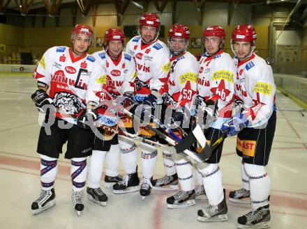 Eishockey. CHL. UEC Lienz. Philipp Resei, Alexander Czechner, Thomas Pfeffer, Manuel Winkler, Libor Pavlis, Kevin Veider. Klagenfurt, 22.12.2012.
Foto: Kuess
---
pressefotos, pressefotografie, kuess, qs, qspictures, sport, bild, bilder, bilddatenbank